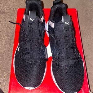 NEW- PUMA Women's Contempt Demi Cross Trainer size:8